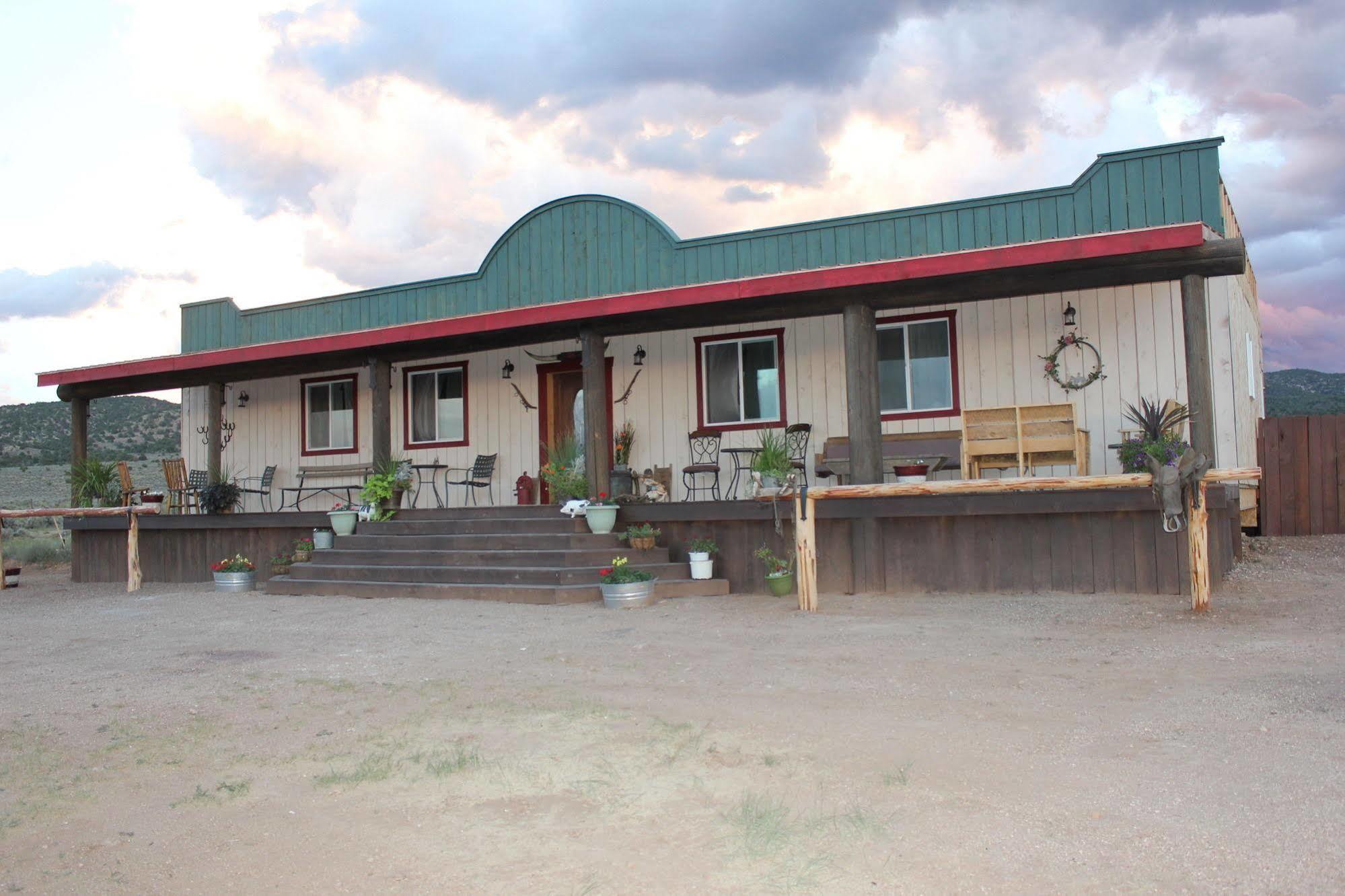 Grand Canyon Ranch & Outfitters 호텔 Fredonia 외부 사진